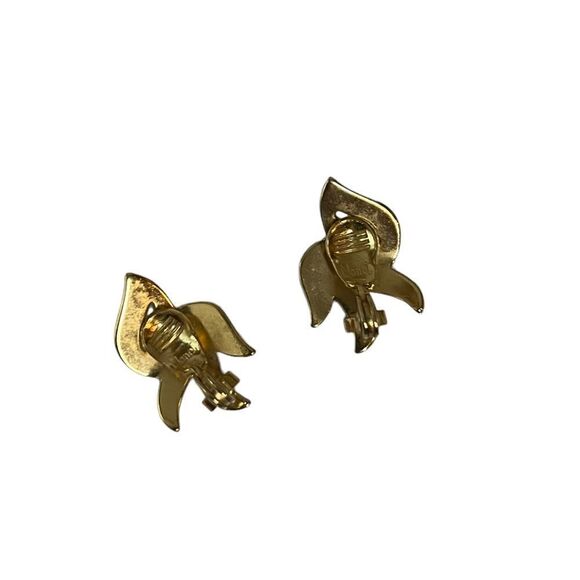 Vintage Monet Stamped Clip On Gold Tone Earrings - Picture 5 of 7